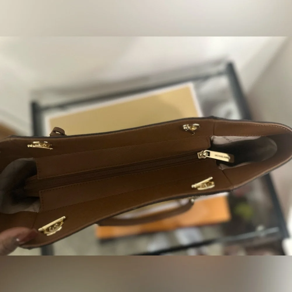 Michael Kors Jet Set Large Saffiano Leather Shoulder Bag - Picture 7 of 9